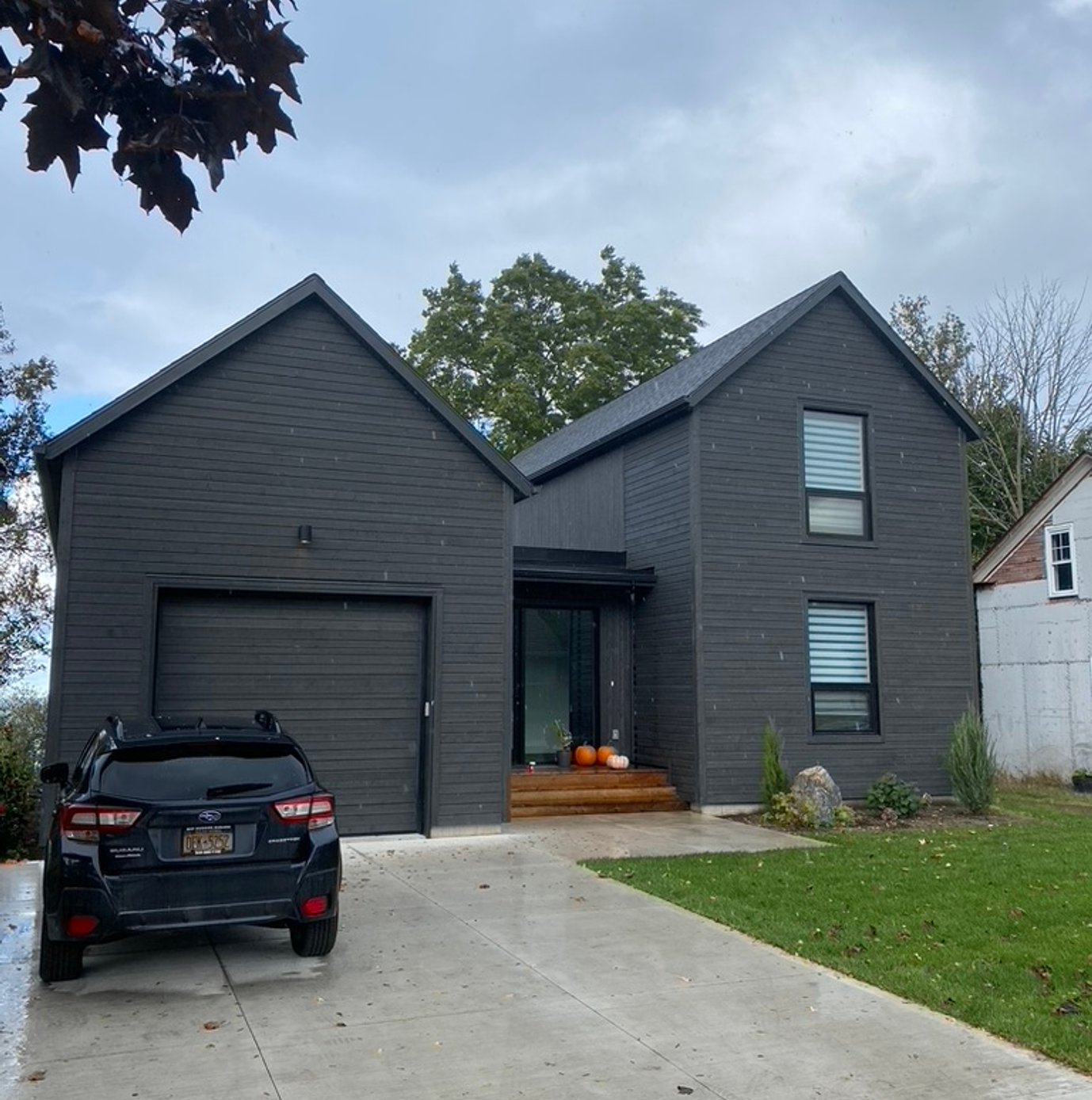 Professional vinyl siding installation crew in Port Elgin